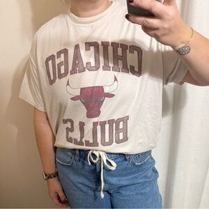 Abercrombie & Fitch Beige Chicago Bulls Tee